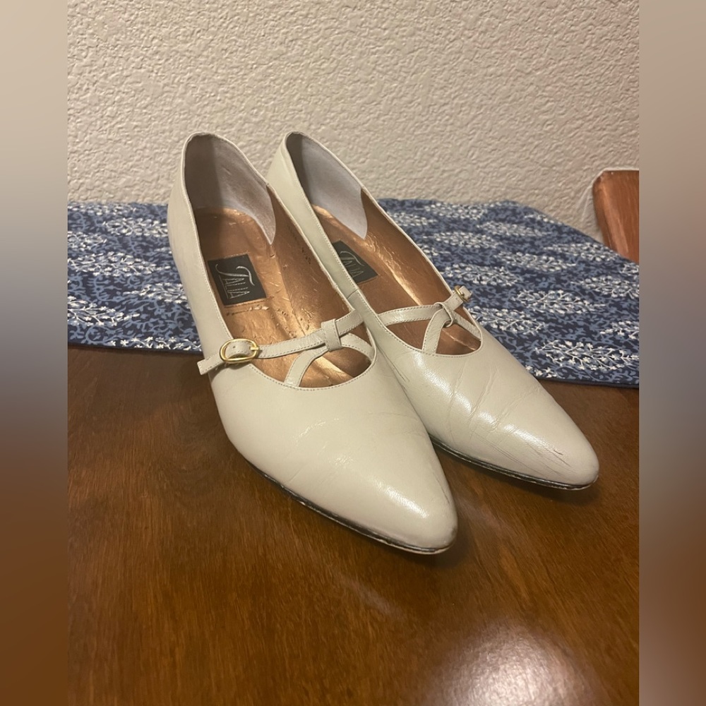 White Talia Pumps - 9.5 Slim